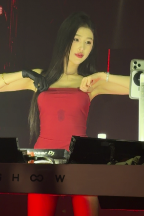 百万网红DJ MICAO超美黑丝高跟热舞 现场4k超清视频