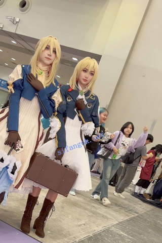 trump1354【KFC】COSER学生妹和男友相同装扮逛街·粉色内内低角度前后CD