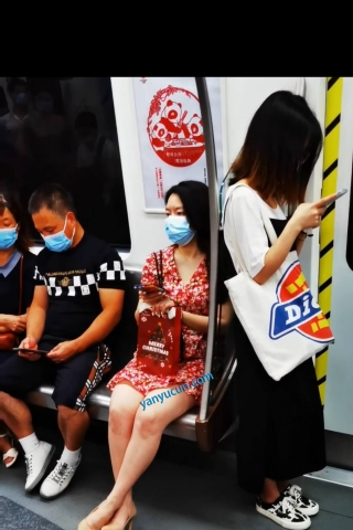 kds011 青春气质小姐姐穿着黑色骚丁