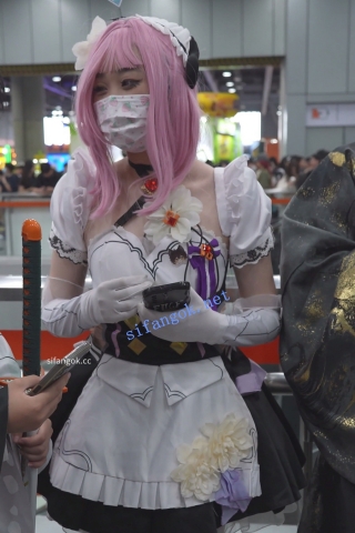 【xxn-336】两次CD粉发女仆小姐姐..第二天换了内裤继续被拍