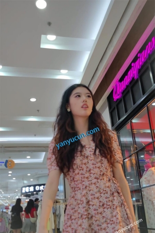 XM408粉色印花连衣裙身材极品小姐姐，白色内内