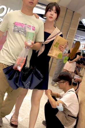 trump1556【KFC】水手服学生妹和男友买小吃·白内被翘臀夹紧·低视角CD