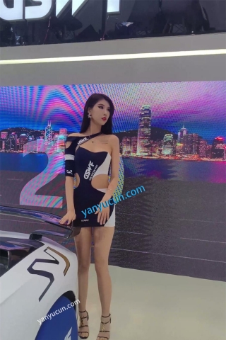 XM470车展极品美女车模，绿色窄内